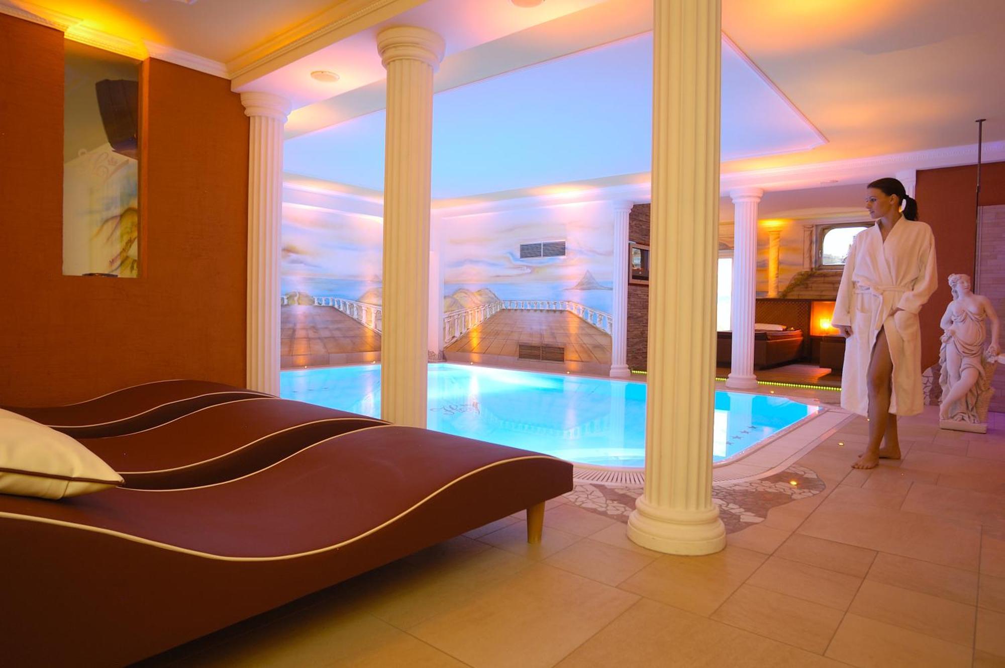 Victoria Hotel 4*